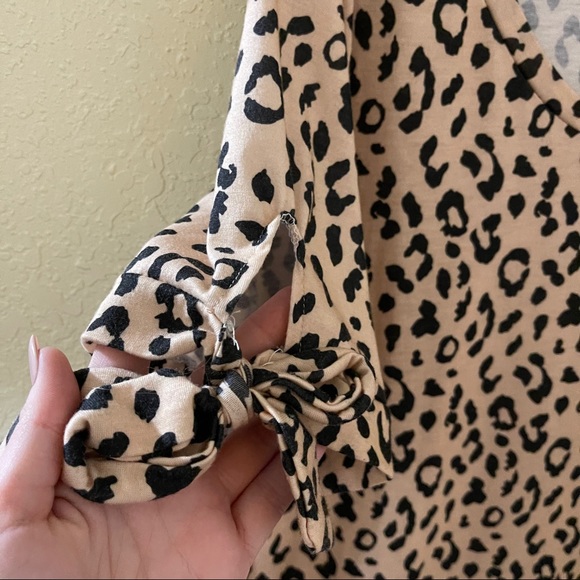 Grace & Emma tie sleeve cheetah blouse - Picture 2 of 4